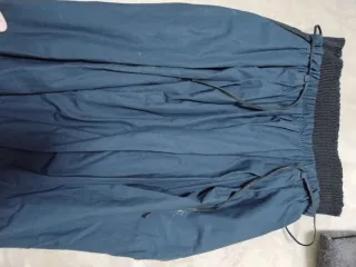 Falda Zara midi negra y azul Talla M