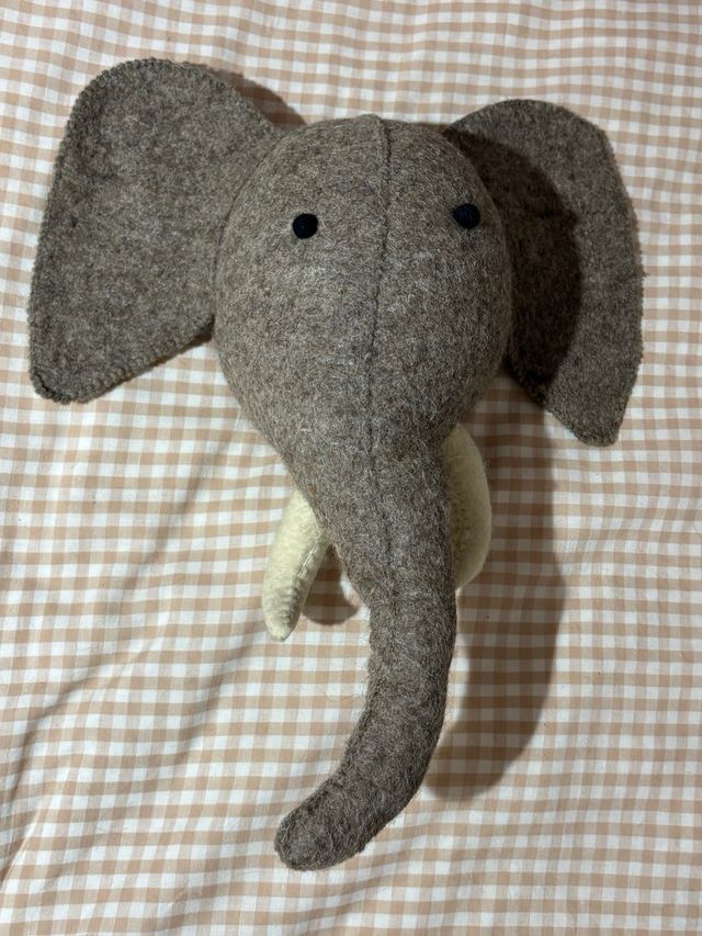 Cabeza de elefante decorativa fieltro