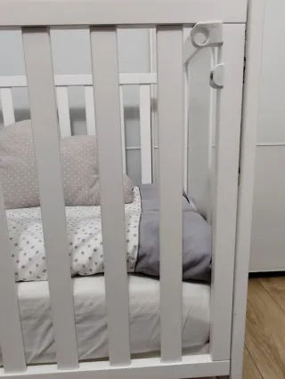 Cuna de bebé blanca