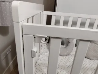 Cuna de bebé blanca