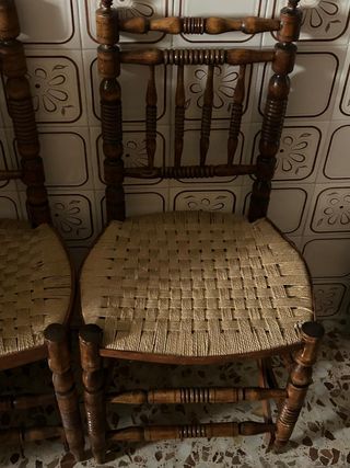 Silla de cuerda y madera