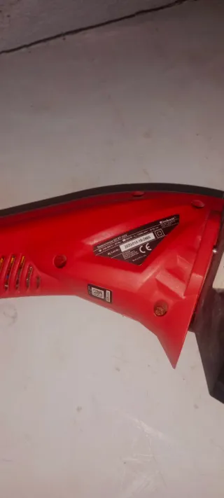 Desbrozadora eléctrica roja