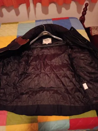 Chaqueta negra y marrón