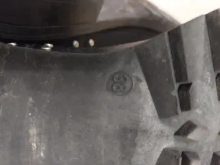 Stivaletti neri da donna con borchie