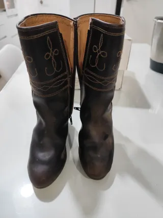 Botitas Valverde Camino niño talla 27.