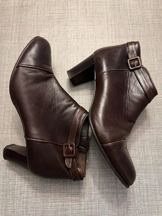 Botines de piel marrones