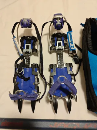 Piolet Simond 64cm e ramponi Simond Makalu semiautomatici a 12 punte