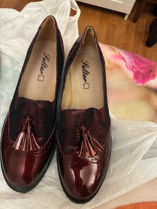 Zapatos rojos charol , granates, verdes o negros