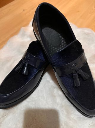 Zapatos de vestir azul marino de terciopelo,