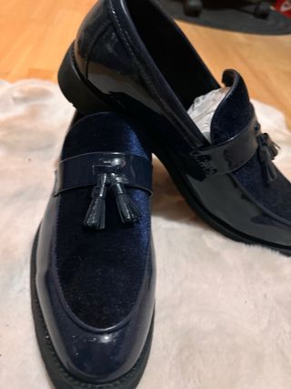 Zapatos de vestir azul marino de terciopelo,