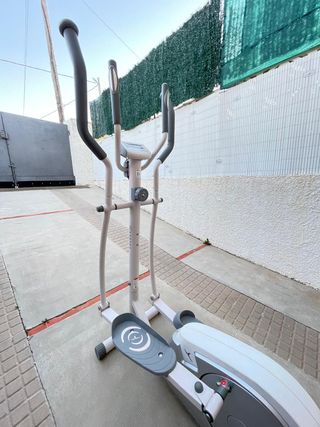 Bicicleta Elíptica Blanca y Gris