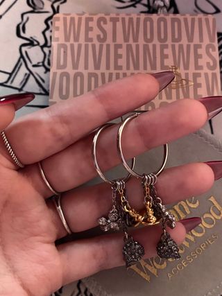 Pendientes estilo aros plateados con Charms