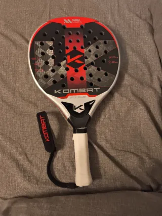 Pala Padel Kombat Fuji Manu Martín Casi nueva
