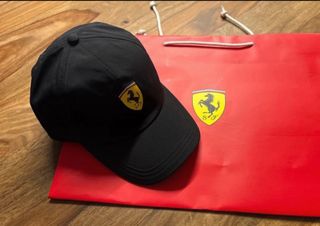 Cappellino Ferrari SF Nero con borsa