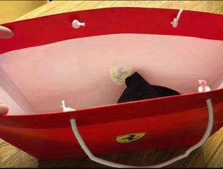 Cappellino Ferrari SF Nero con borsa
