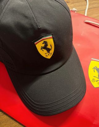 Cappellino Ferrari SF Nero con borsa