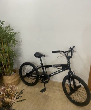 Bicicleta BMX Avigo Negra
