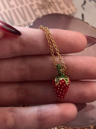 Collar dorado diseño Fresa estilo anime Nana