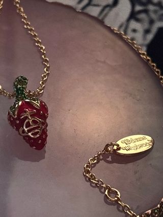 Collar dorado diseño Fresa estilo anime Nana