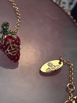 Collar dorado diseño Fresa estilo anime Nana