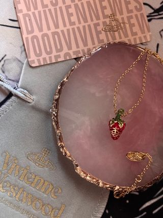 Collar dorado diseño Fresa estilo anime Nana