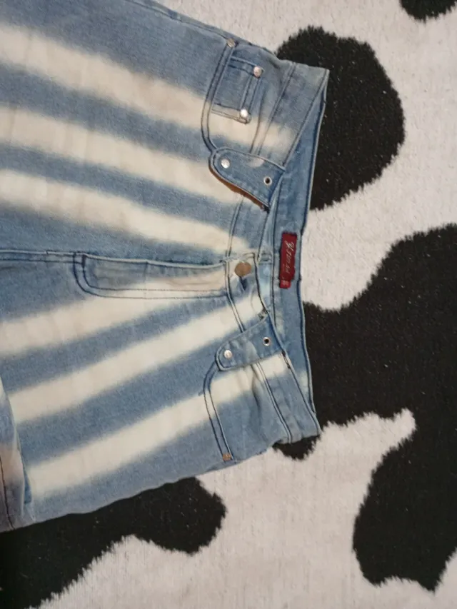 Pantalón vaquero rayas azul y blanco