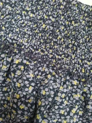 Falda Etam florecitas talla L. Sin estrenar aun.