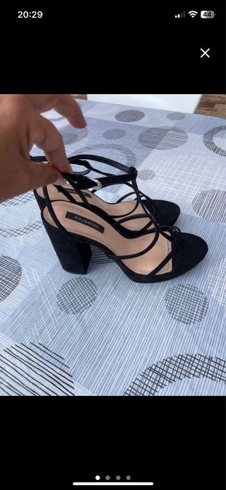 Sandalias tacón Pull&Bear negras