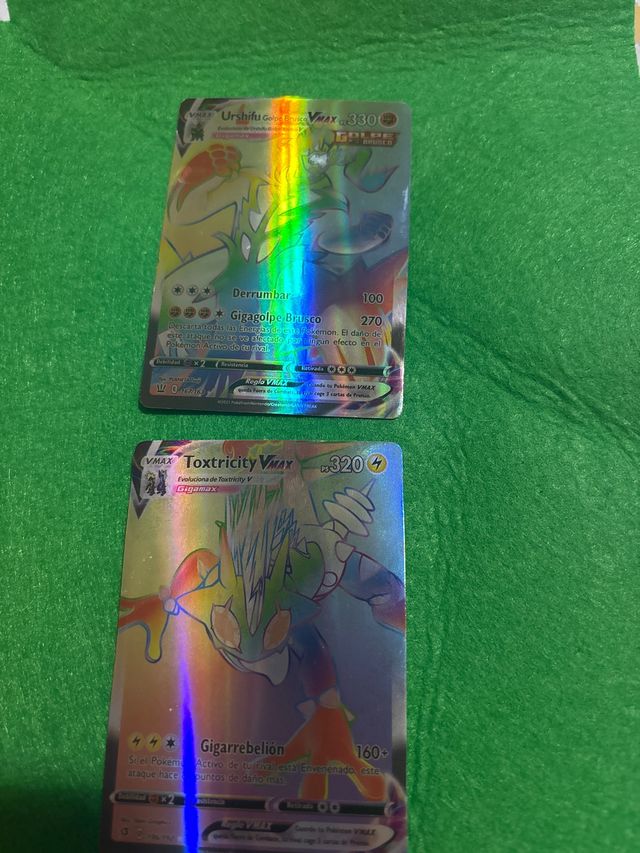 Cartas Pokémon Urshifu Vmax y Toxtricity Vmax