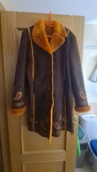 Abrigo marrón y naranja con forro