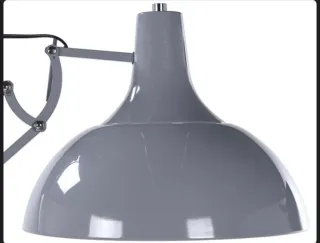 Lámpara de pie color gris estilo industrial