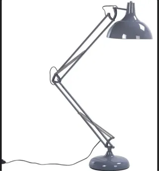 Lámpara de pie color gris estilo industrial