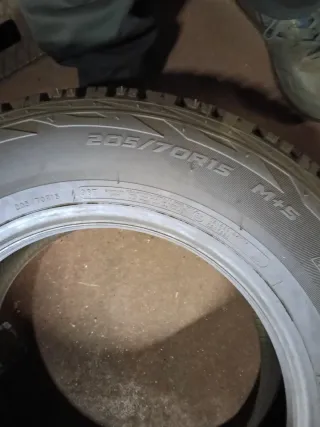 Neumático 205/70-15