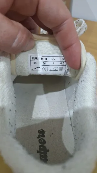 Zapatillas Scarpls blancas y verde