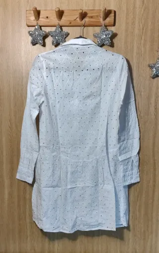 Vestido blanco con bordado suizo