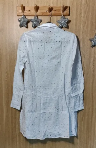 Vestido blanco con bordado suizo