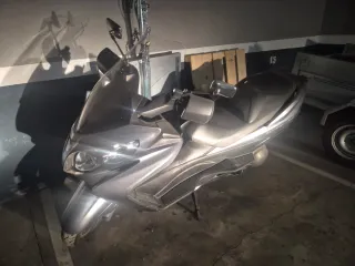 Suzuki Burgman 400  NO HAGO MAS DESCUENTOS.