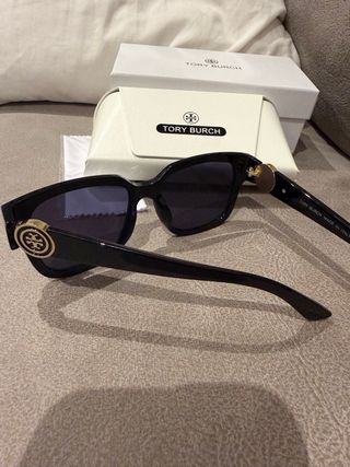 Gafas de sol Tory Burch negras y nuevas