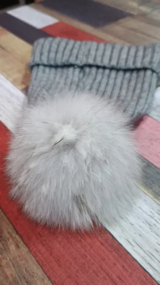 Cappello lana con pompon