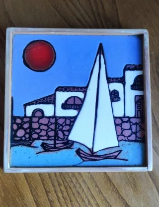 Azulejo decorativo con marco de madera