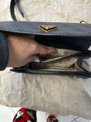 Borsa Guess nera con tracolla e portamonete