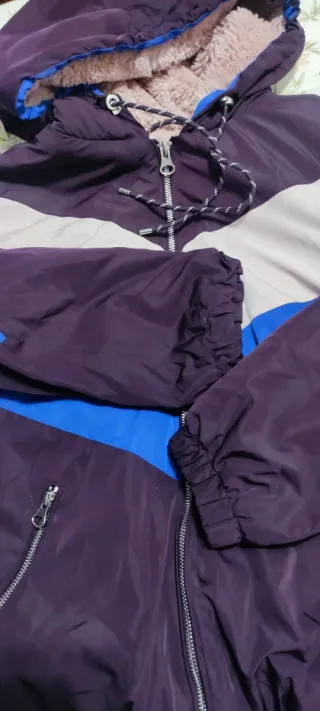 Chaqueta Bershka azul y blanca