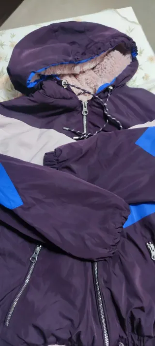 Chaqueta Bershka azul y blanca