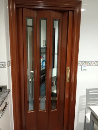 Puerta de madera con cristal,cuatro puertas