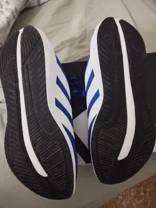 Zapatillas deportivas Adidas azules y blancas