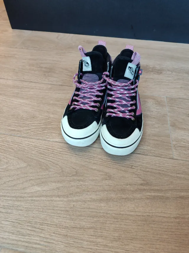 Botas Vans Ante .Aptas para nieve y lluvia