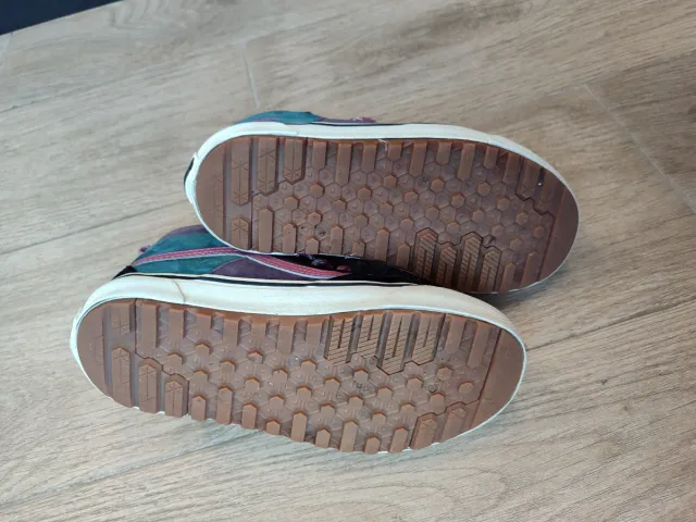 Botas Vans Ante .Aptas para nieve y lluvia