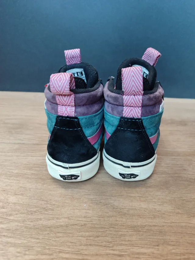 Botas Vans Ante .Aptas para nieve y lluvia