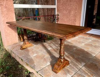 Mesa rústica antigua de salón, madera maciza