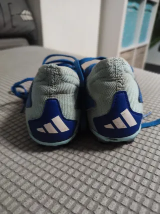 Botas fútbol niño Adidas Predator Talla 32